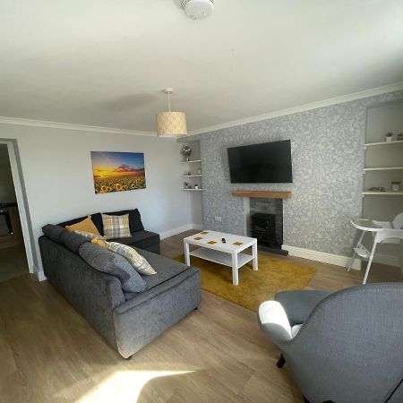 Immaculate One Bedroom Home With Private Parking Суонси Экстерьер фото