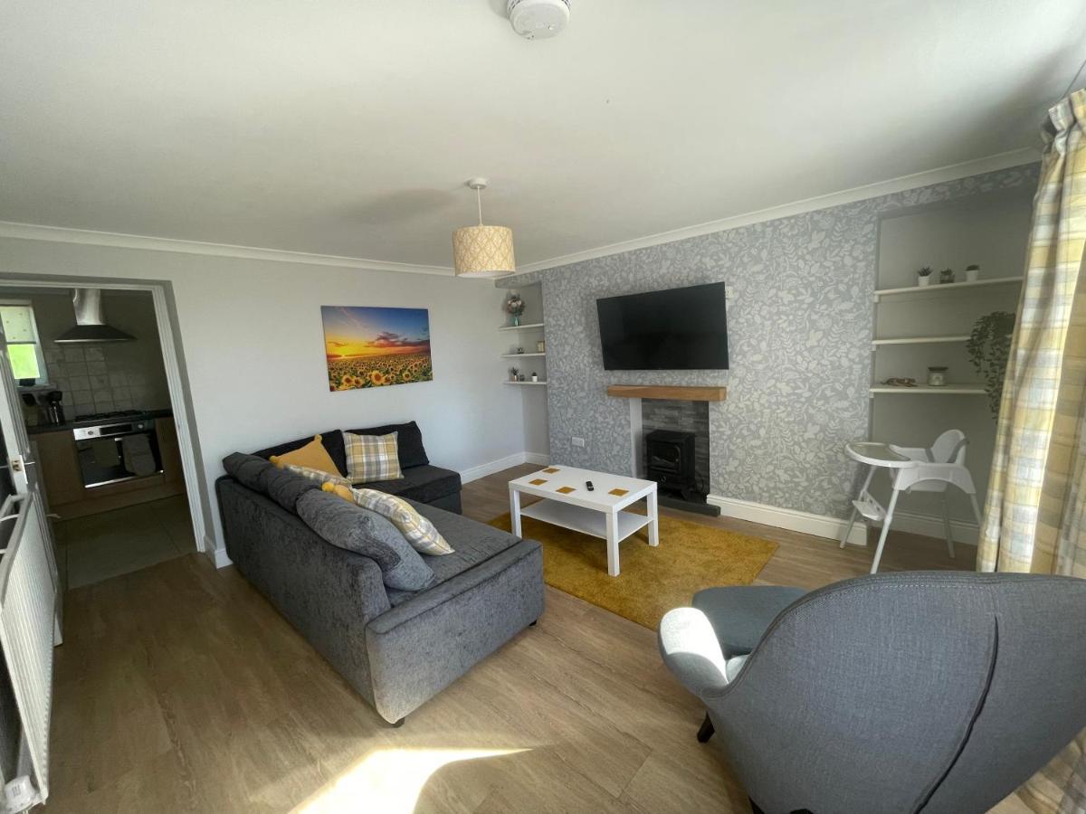 Immaculate One Bedroom Home With Private Parking Суонси Экстерьер фото